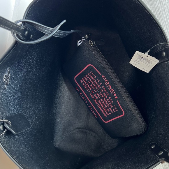 COACH NWT Black Signature Graffiti Reversible City Tote - Picture 3 of 4